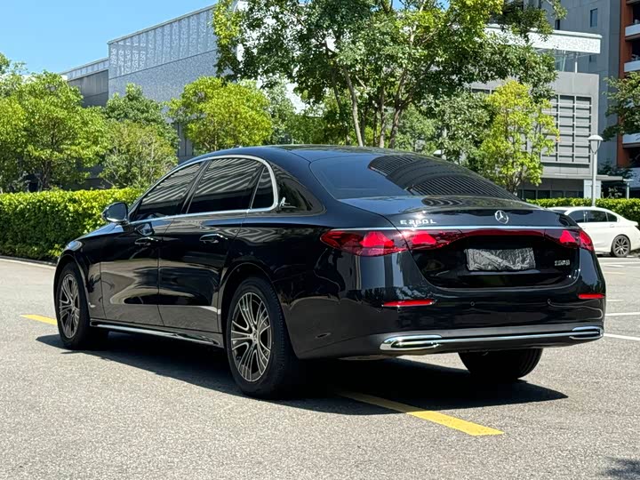 Mercedes-Benz E-Class E 260 L — фото 19