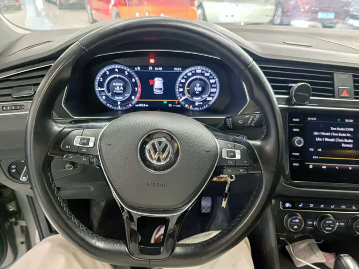 Volkswagen Tiguan 2018 330 TSI 4 WD — фото 11