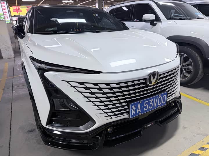 Changan UNI-T 2023 1.5 T Premium — фото 3