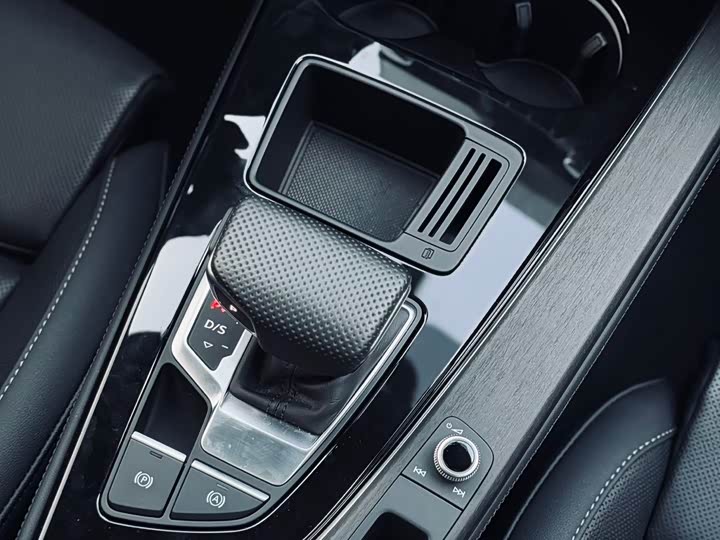 Audi A4L 2024 40 TFSI — фото 5