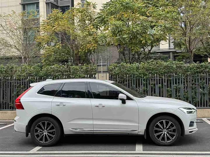 Volvo XC60 2021 T 5 4 WD — фото 4