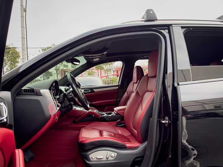 Porsche Cayenne 2016 Cayenne GTS 3.6 T — фото 18