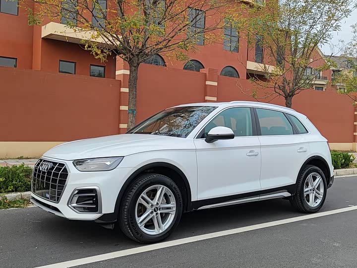 Audi Q5L 2023 40 T — фото 16