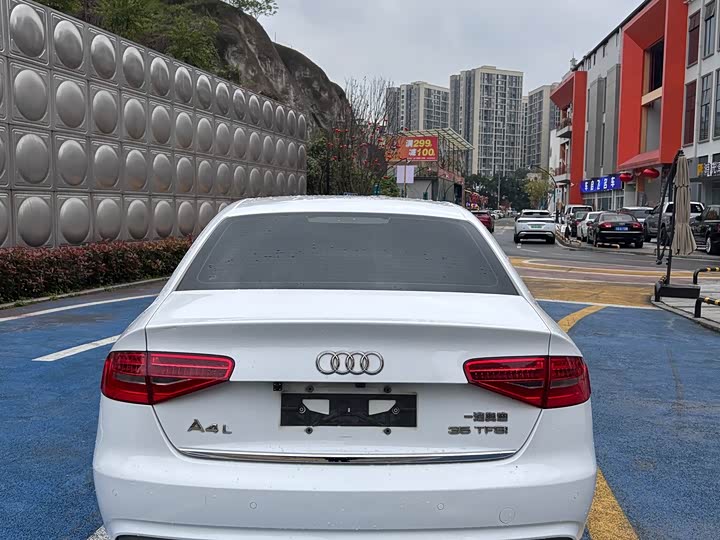 Audi A4L 35 TFSI S line комфорт — фото 5