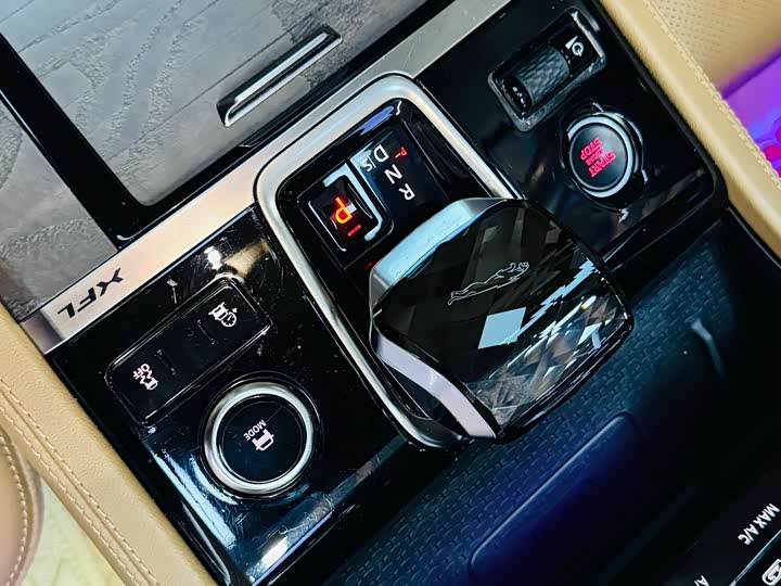 Jaguar XFL 2024 2.0 T P 250 2 WD — фото 9