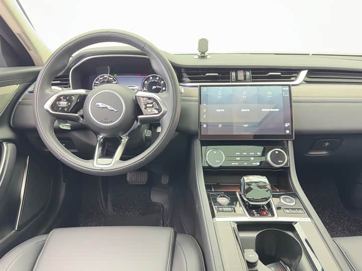 Jaguar XFL 2022 XFL 2.0 T P 200 2 WD — фото 12