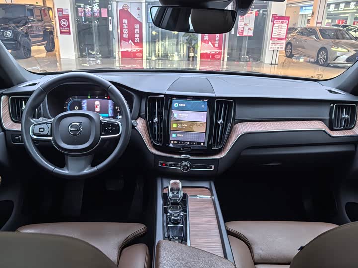 Volvo XC60 2022 B 5 4 WD — фото 6
