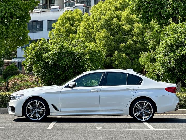 BMW 5-Series 2020 540i M — фото 3