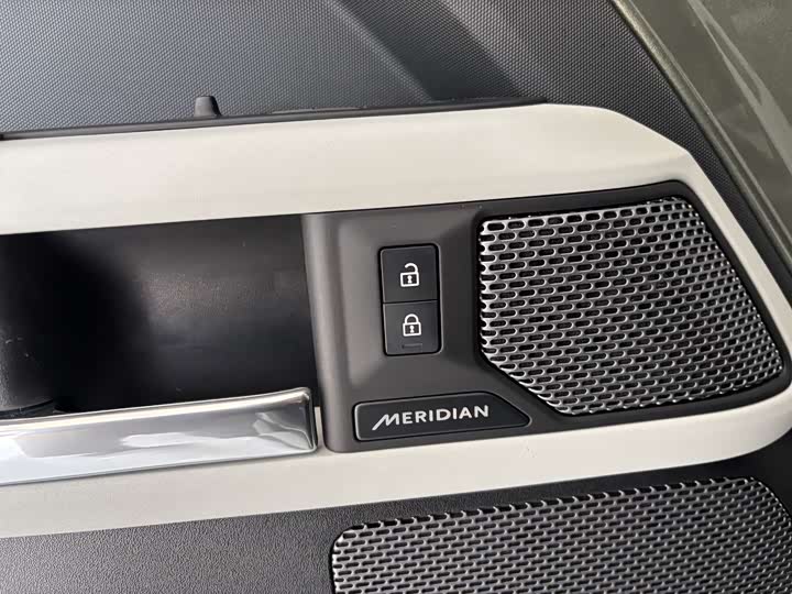 Land Rover Defender — фото 12