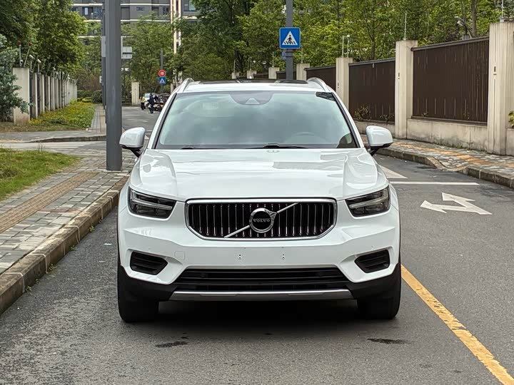 Volvo XC40 2021 T 3 — фото 2