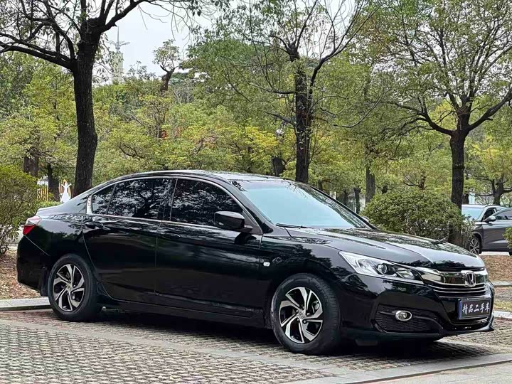 Honda Accord — фото 3