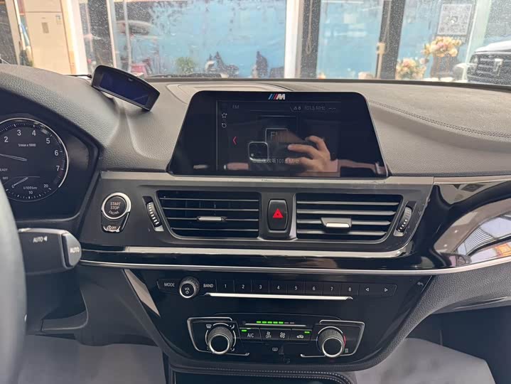 BMW 1-Series 2018 118i Sport — фото 15