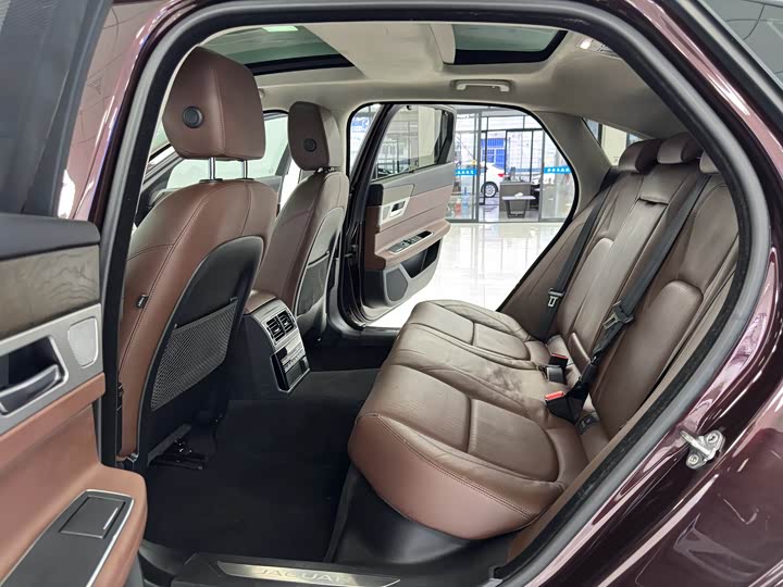 Jaguar XFL 2018 XFL 2.0 T 250 PS — фото 9