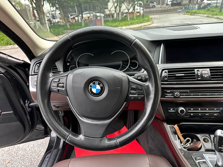 BMW 5 Series 525Li — фото 17