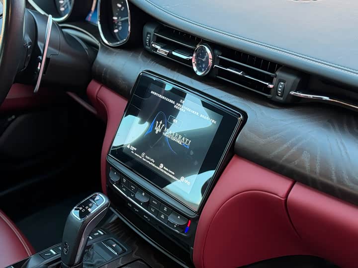 Maserati Quattroporte — фото 11