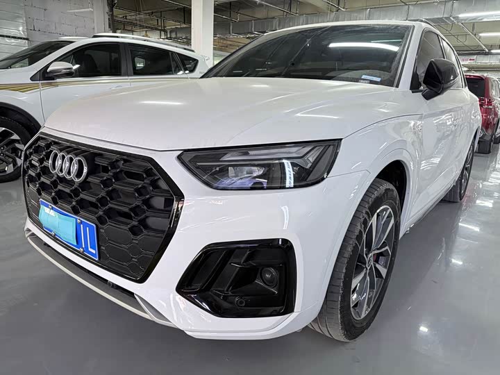 Audi Q5L 2025 40 TFSI — фото 1