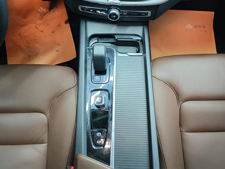 Volvo XC60 2023 B 5 4 WD — фото 16