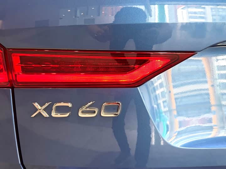 Volvo XC60 2018 T 5 4 WD — фото 24
