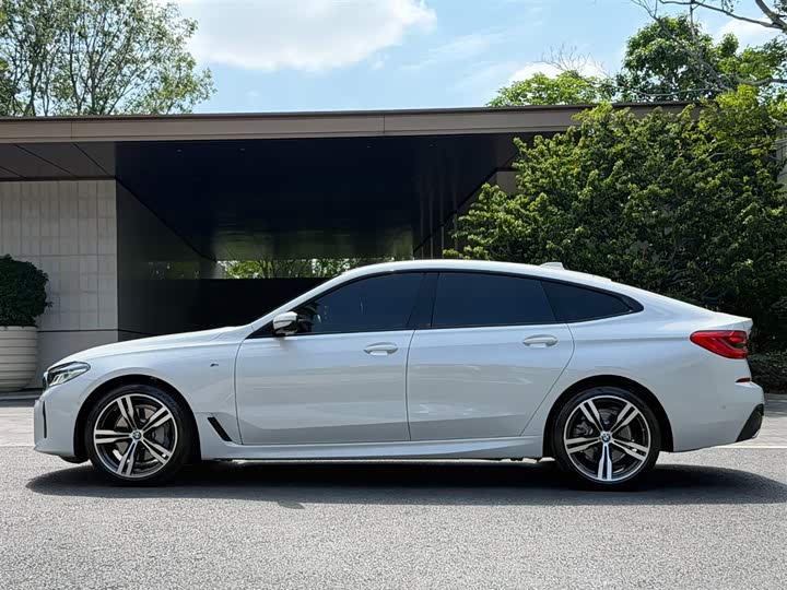 BMW 6-Series 2021 630i M — фото 9