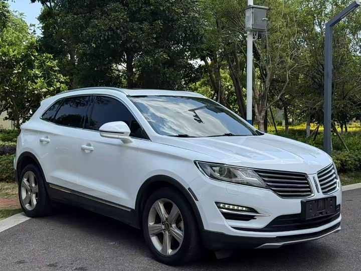 Lincoln MKC 2017 2.0 T 2 WD — фото 3