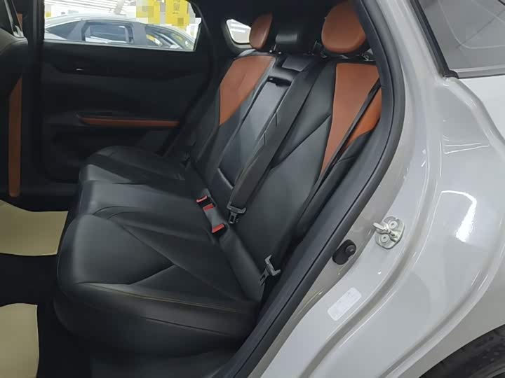 Changan UNI-V 2022 1.5 T Premium — фото 17
