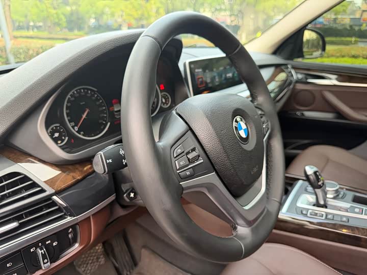BMW X5 2017 x Drive 28i — фото 17