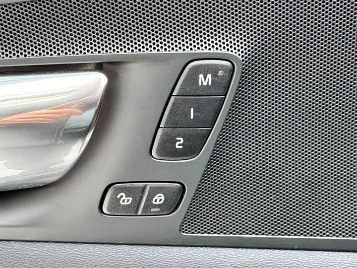 Volvo XC60 2022 B 5 4 WD — фото 11