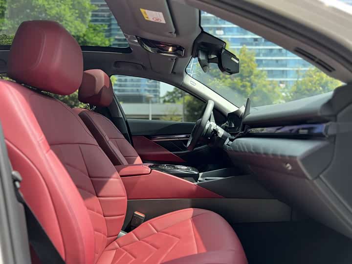 BMW 5-Series 2024 530 Li Leading — фото 14