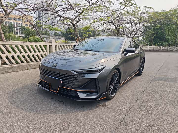 Changan UNI-V 2022 1.5 T — фото 1