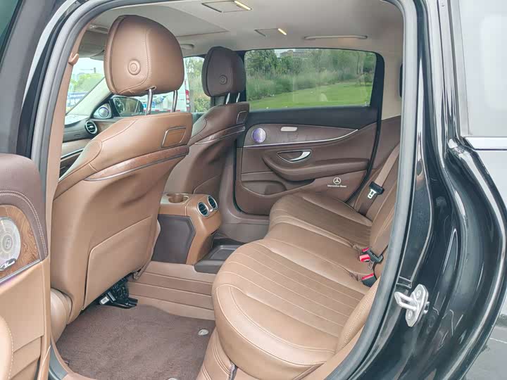 Mercedes-Benz E-Class 2018 E 200 L — фото 8