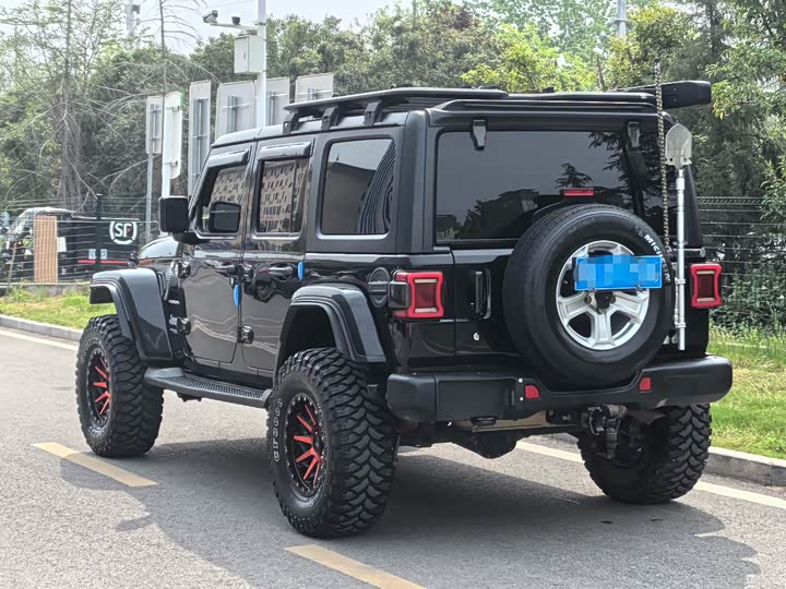 Jeep Wrangler — фото 15