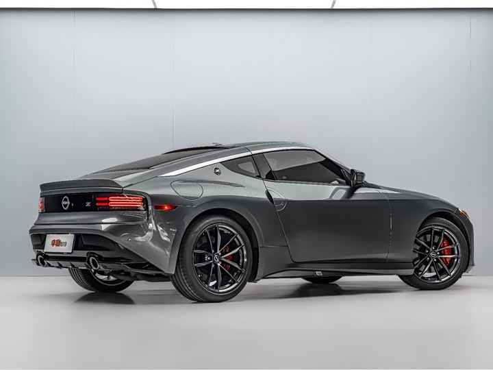 Nissan 400 Z 2023 3.0 T — фото 7