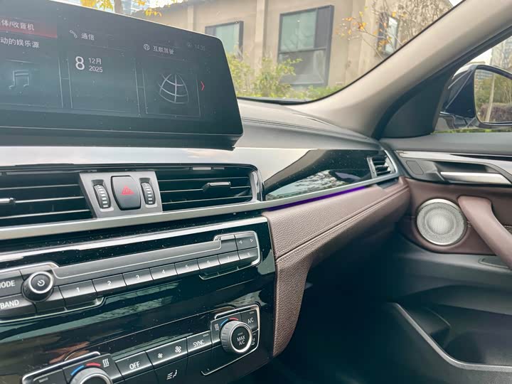 BMW X2 2021 s Drive 25i Leading M — фото 17
