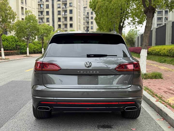Volkswagen Touareg — фото 12