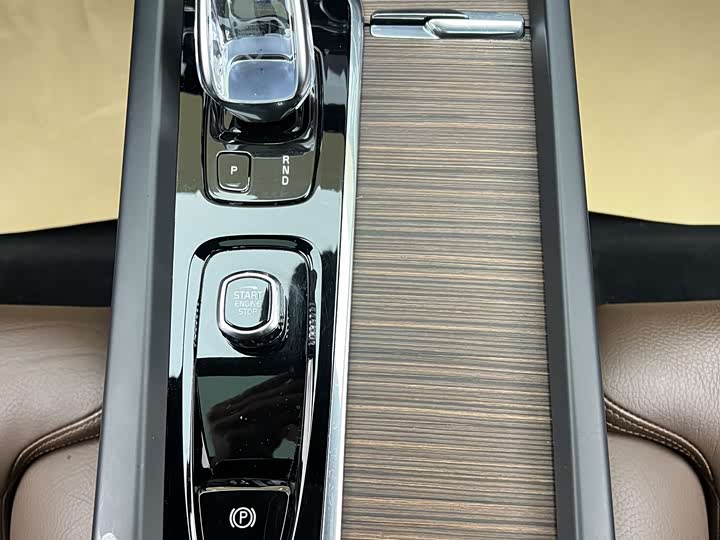 Volvo XC60 2022 B 5 4 WD — фото 16