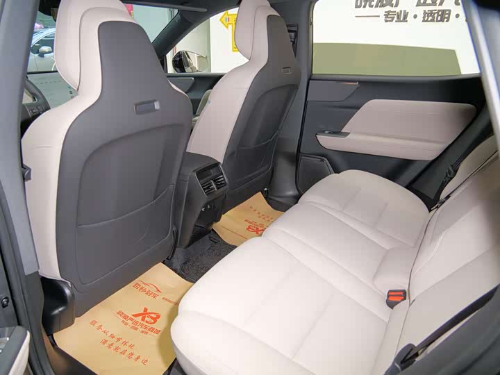 Volvo XC70 Hybrid 2026 2 WD Core — фото 12