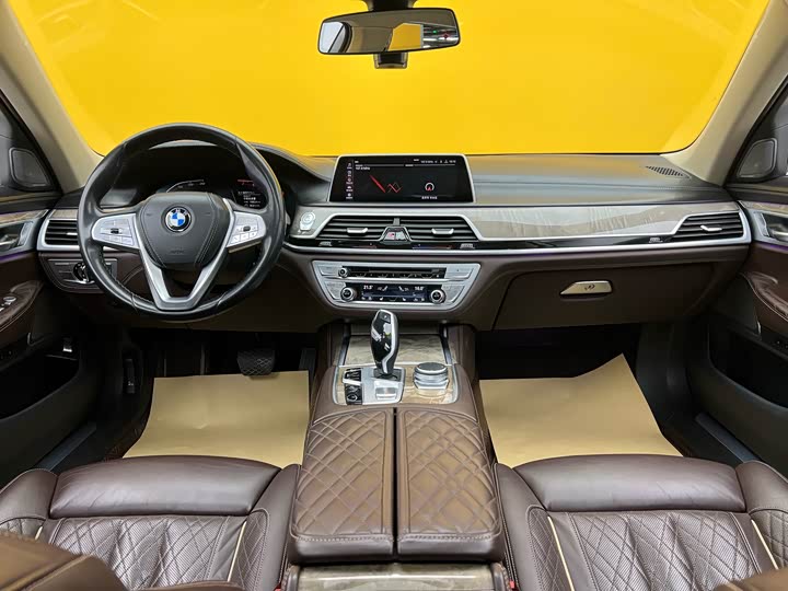 BMW 7-Series 2019 740 Li Leading — фото 10