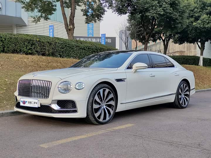 Bentley Flying Spur — фото 1