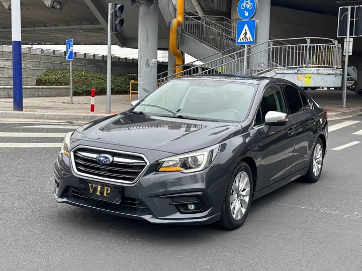 Subaru Legacy — фото 1