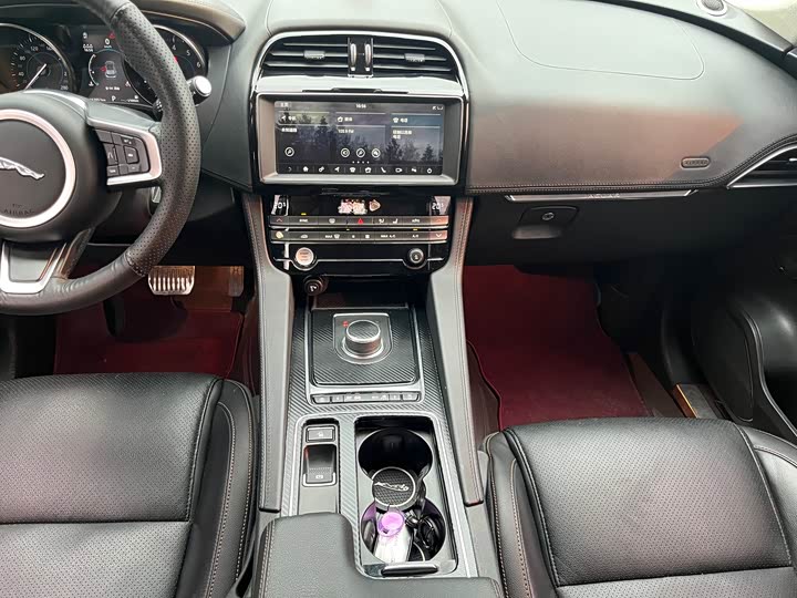 Jaguar F-PACE 2020 2.0 T — фото 12