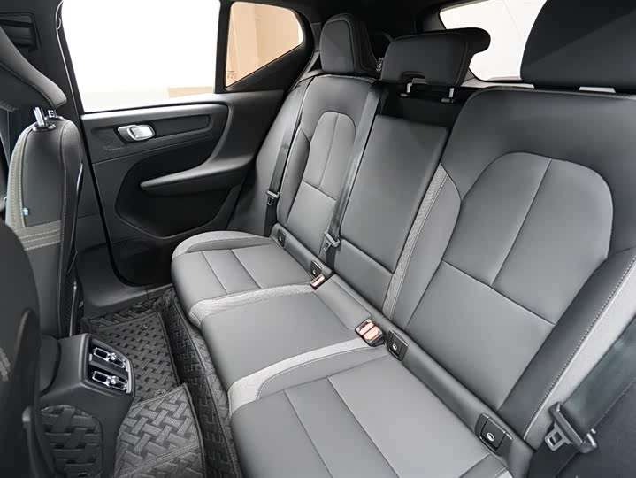 Volvo XC40 2024 B 3 — фото 12