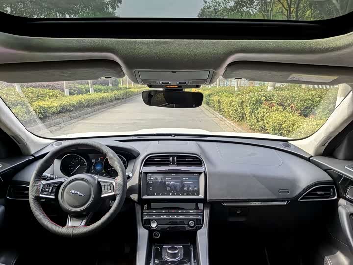 Jaguar F-PACE 2020 2.0 T — фото 10