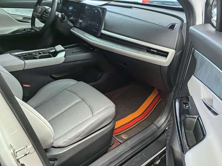 Changan UNI-T 2023 1.5 T Premium — фото 11