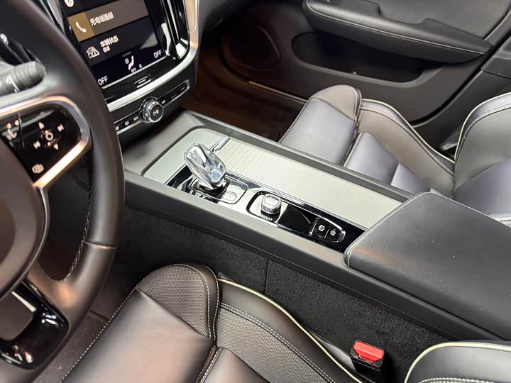 Volvo S60 2022 B 4 — фото 10