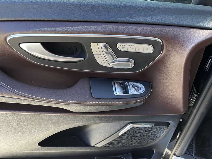 Mercedes-Benz V-Class 2024 V 300 L — фото 12