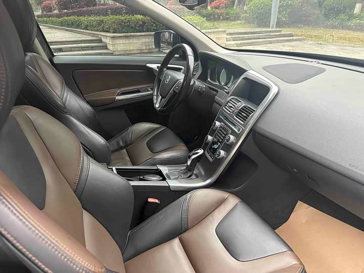 Volvo XC60 2016 T 5 — фото 9