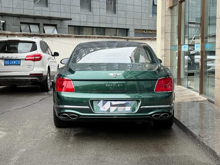 Bentley Flying Spur — фото 3