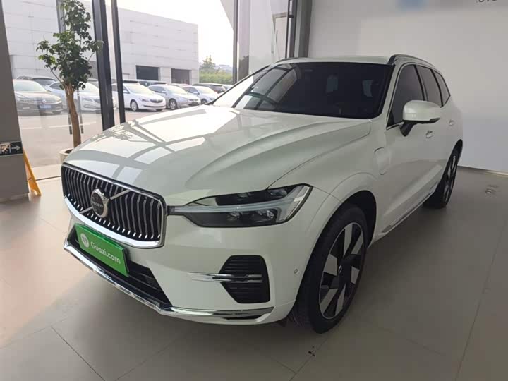 Volvo XC60 Hybrid 2024 T 8 PHEV 4 WD — фото 2
