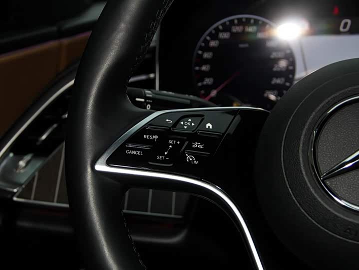 Mercedes-Benz E-Class 2024 E 300 L — фото 25