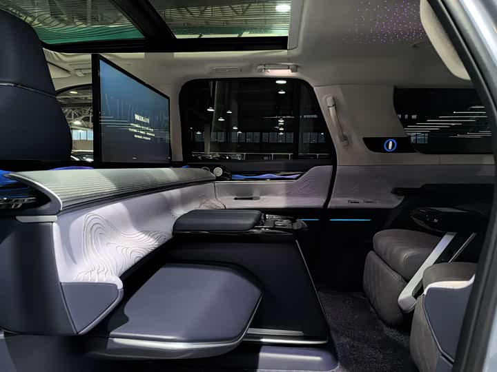 Lincoln Navigator — фото 16